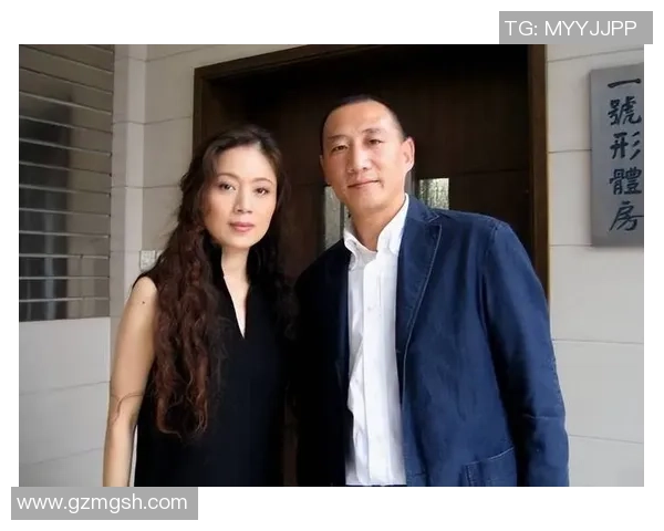 众多足球明星背后的女友们揭示了他们的爱情故事与生活点滴